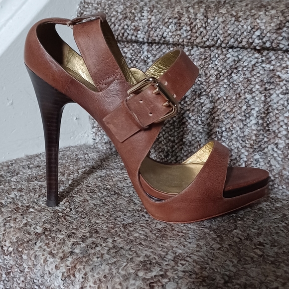Report Signature Shoes - Report Signature Sexy Brown high heel sandles. Gold buckles heels in size 8.5